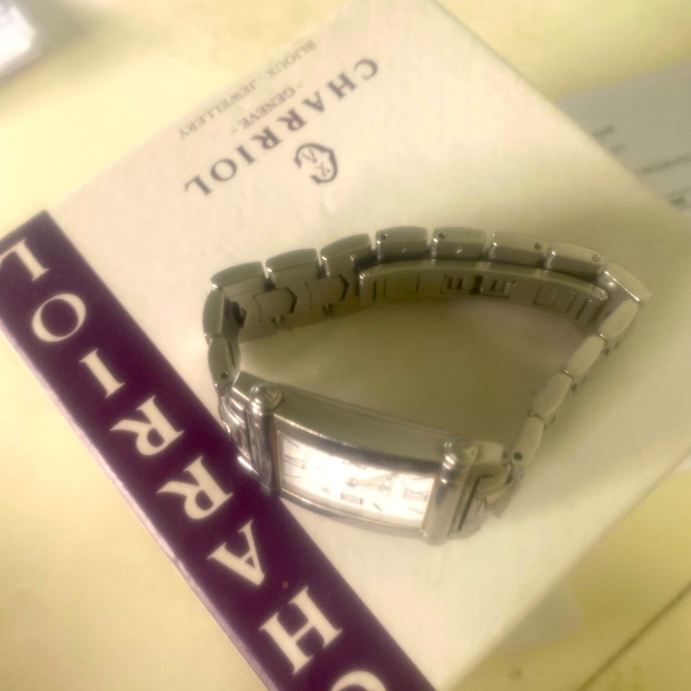 Sophisticated Silver Rectangular Watch - Picture 3 of 3
